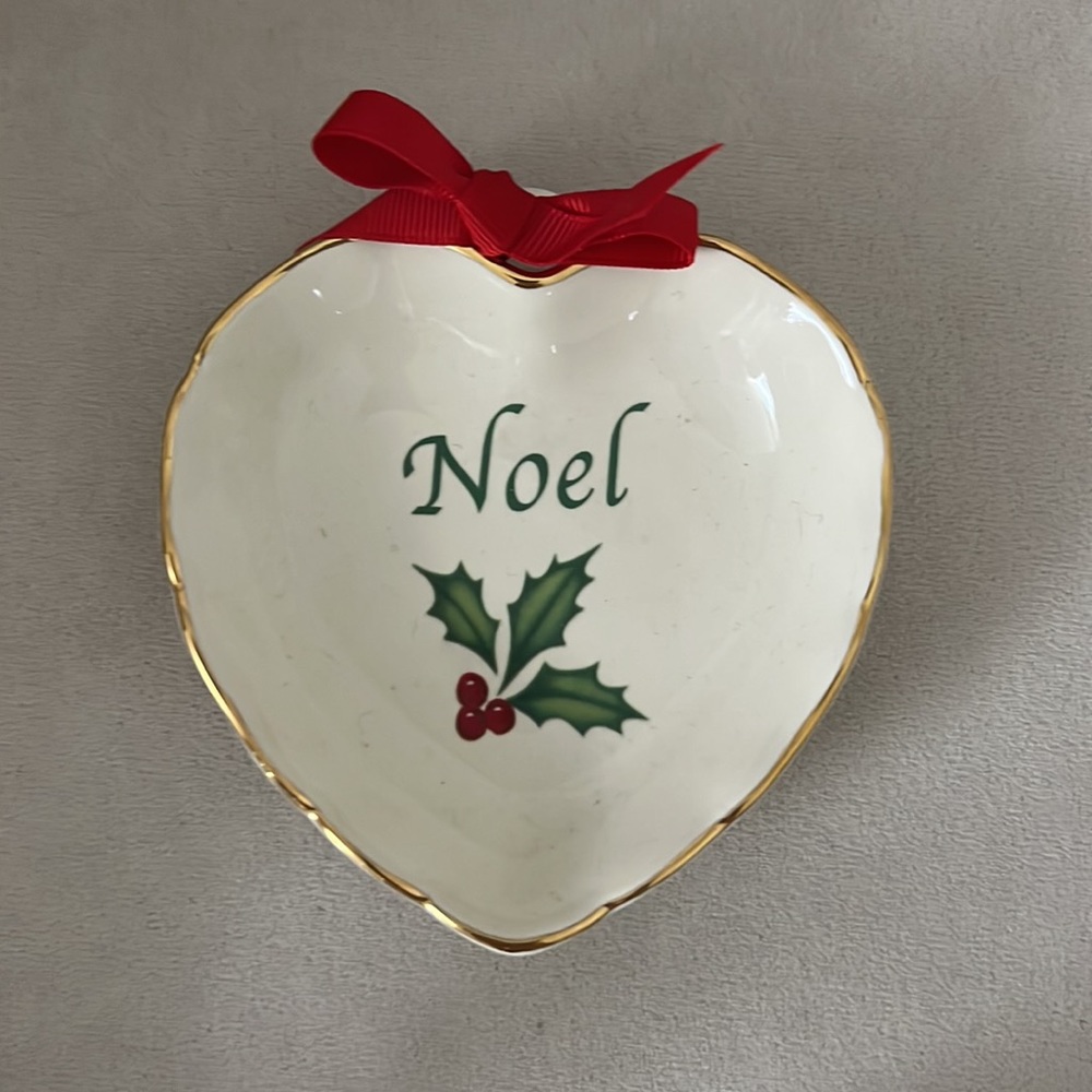 Lenox Holiday Sentiment Heart Dish, Noel